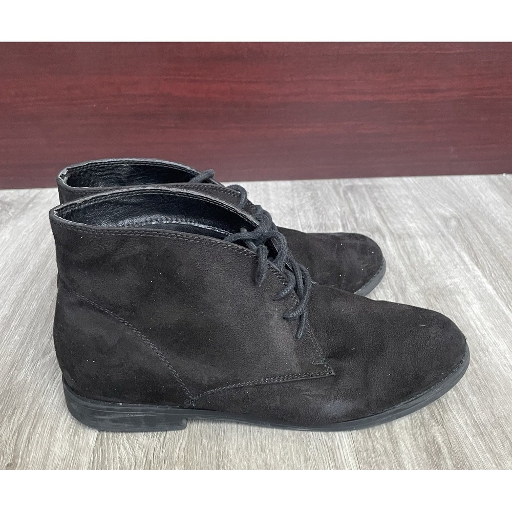 Women's WhiteMt. Belle Distressed Black Lace Up Boots Size 8W